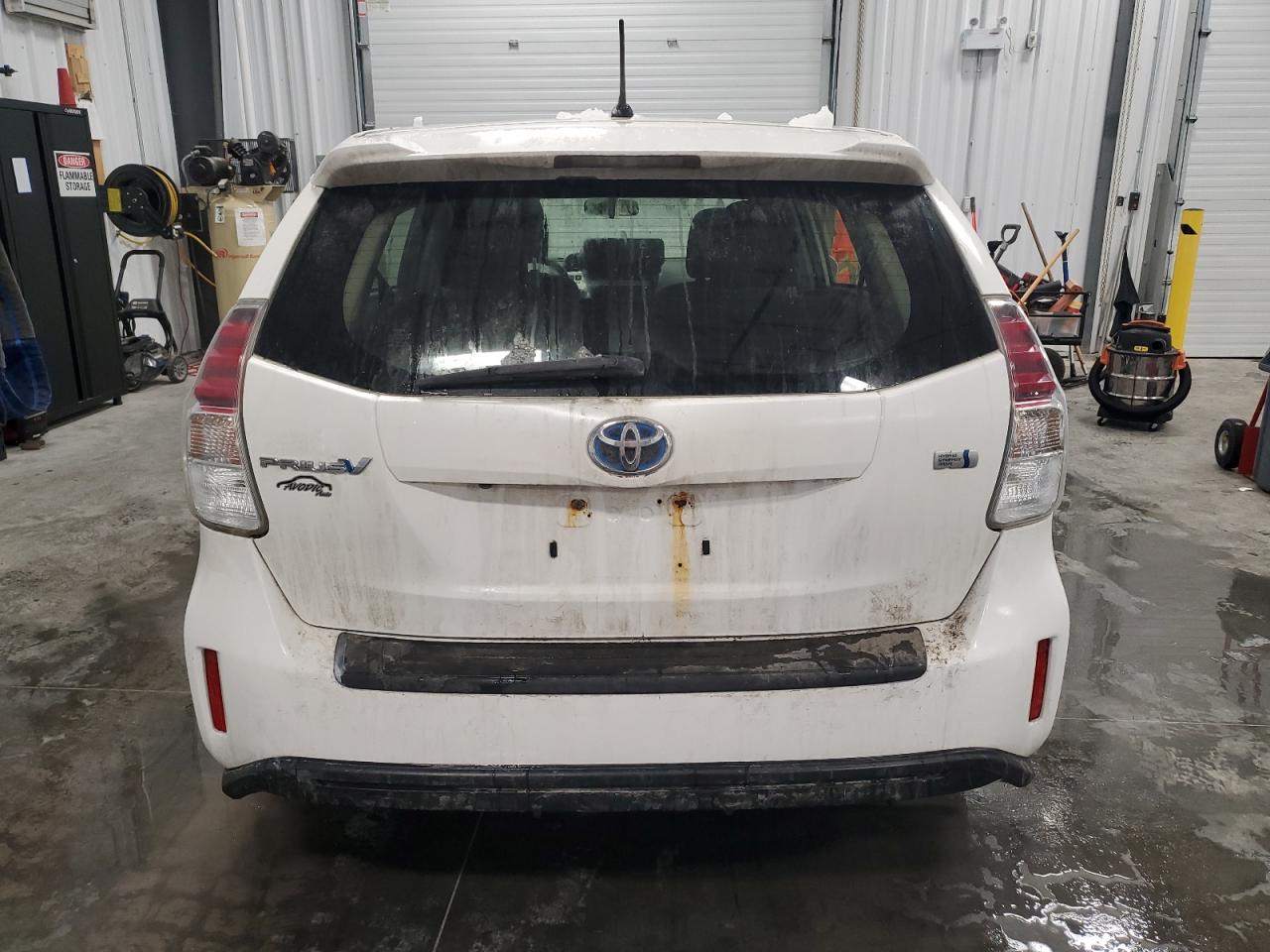 2016 Toyota Prius - Image 6