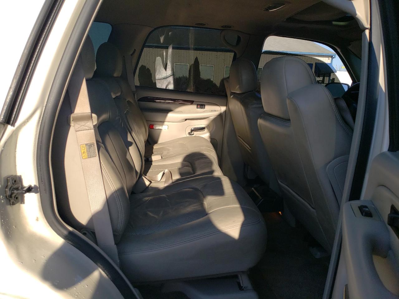 2002 Cadillac Escalade - Image 11