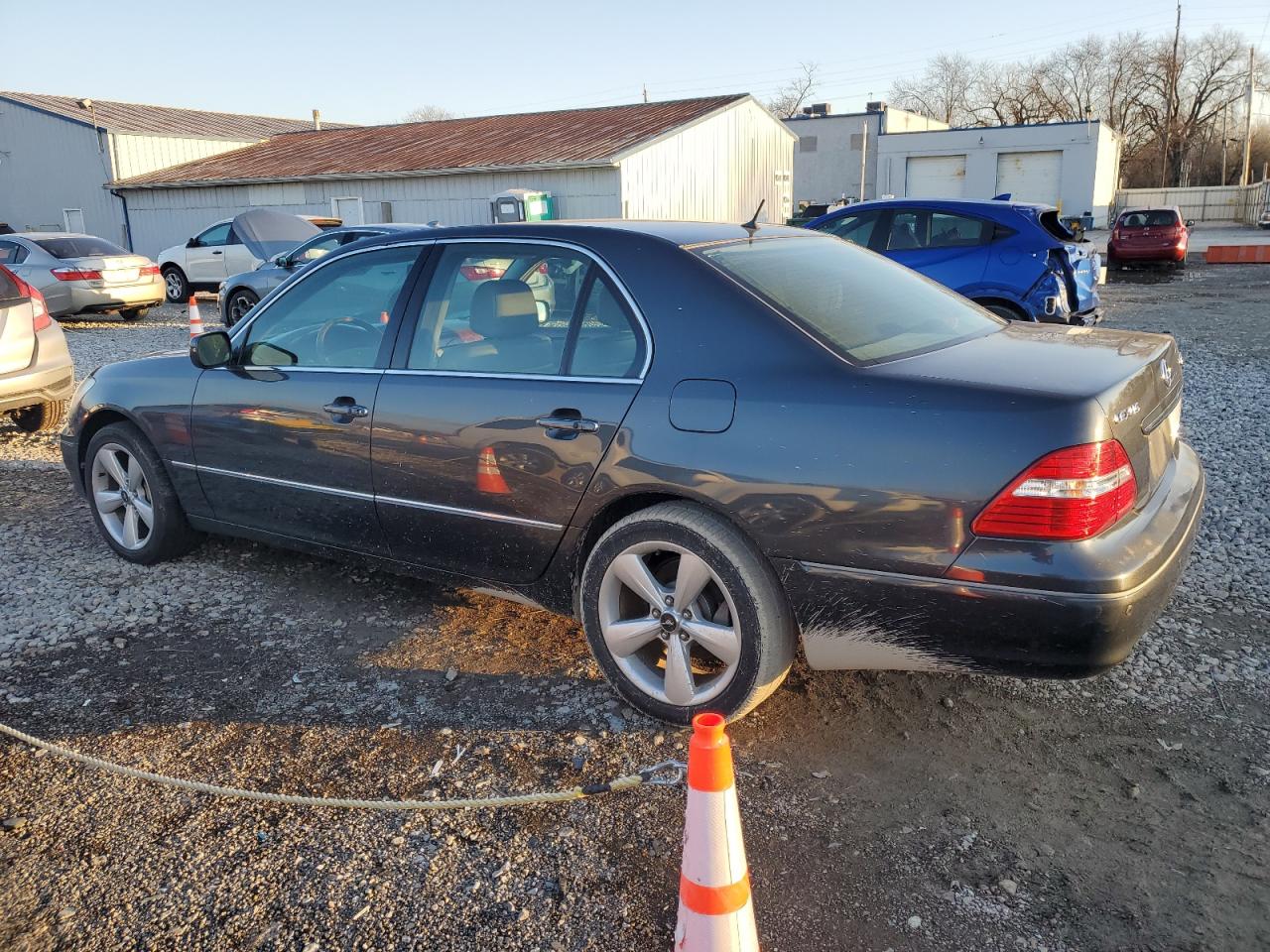 2006 Lexus LS - Image 2