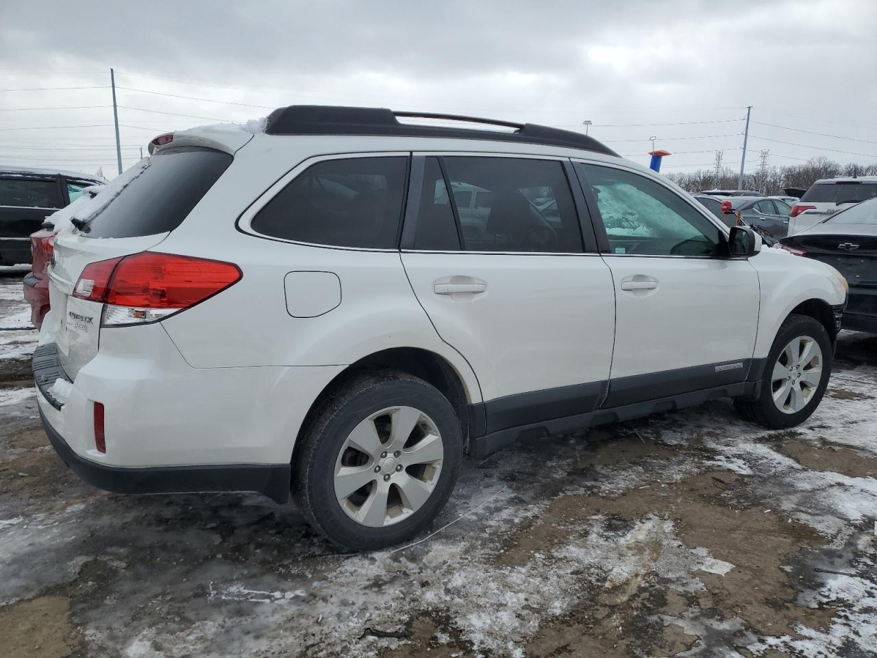 2010 Subaru Outback - Image 3