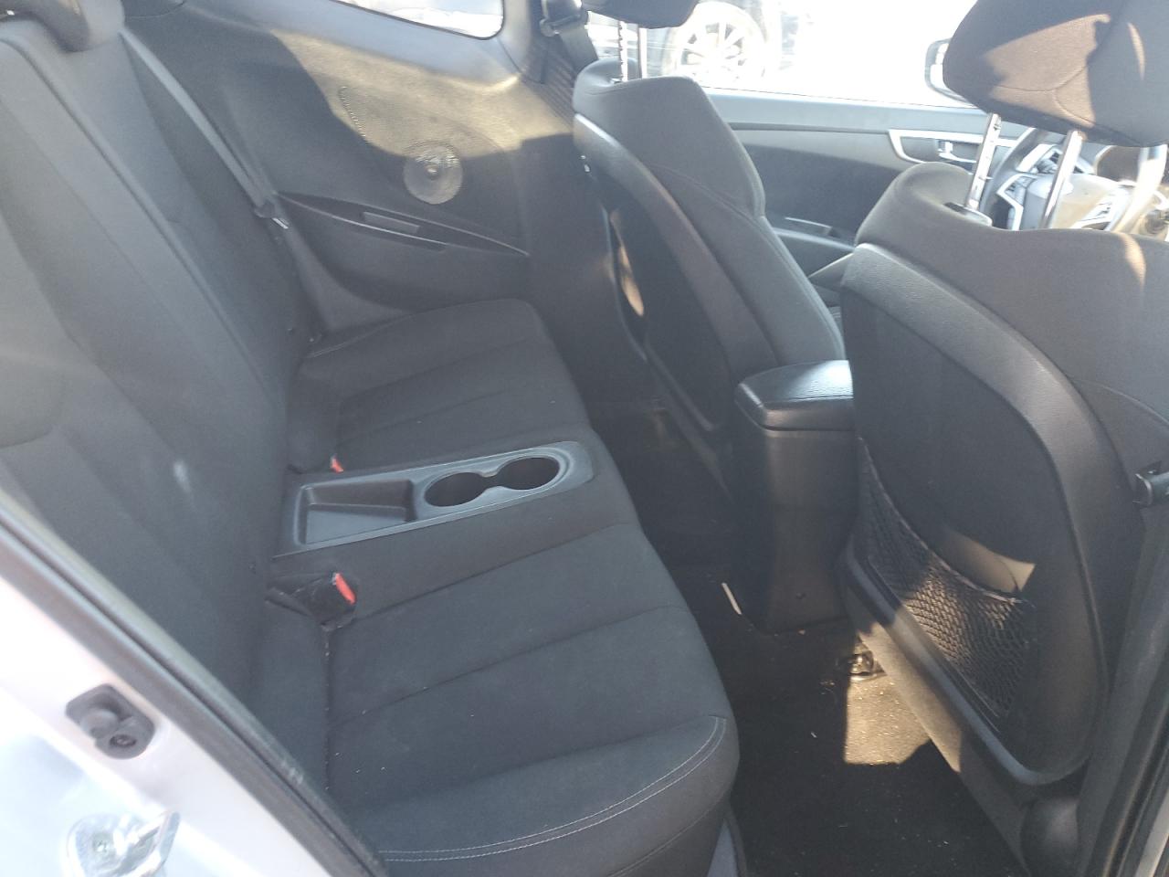 2014 Hyundai Veloster - Image 11