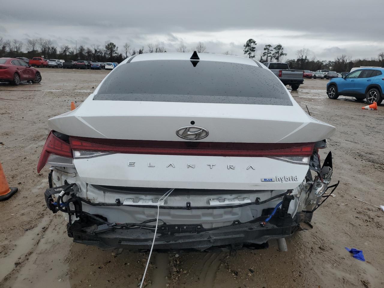 2023 Hyundai Elantra - Image 6