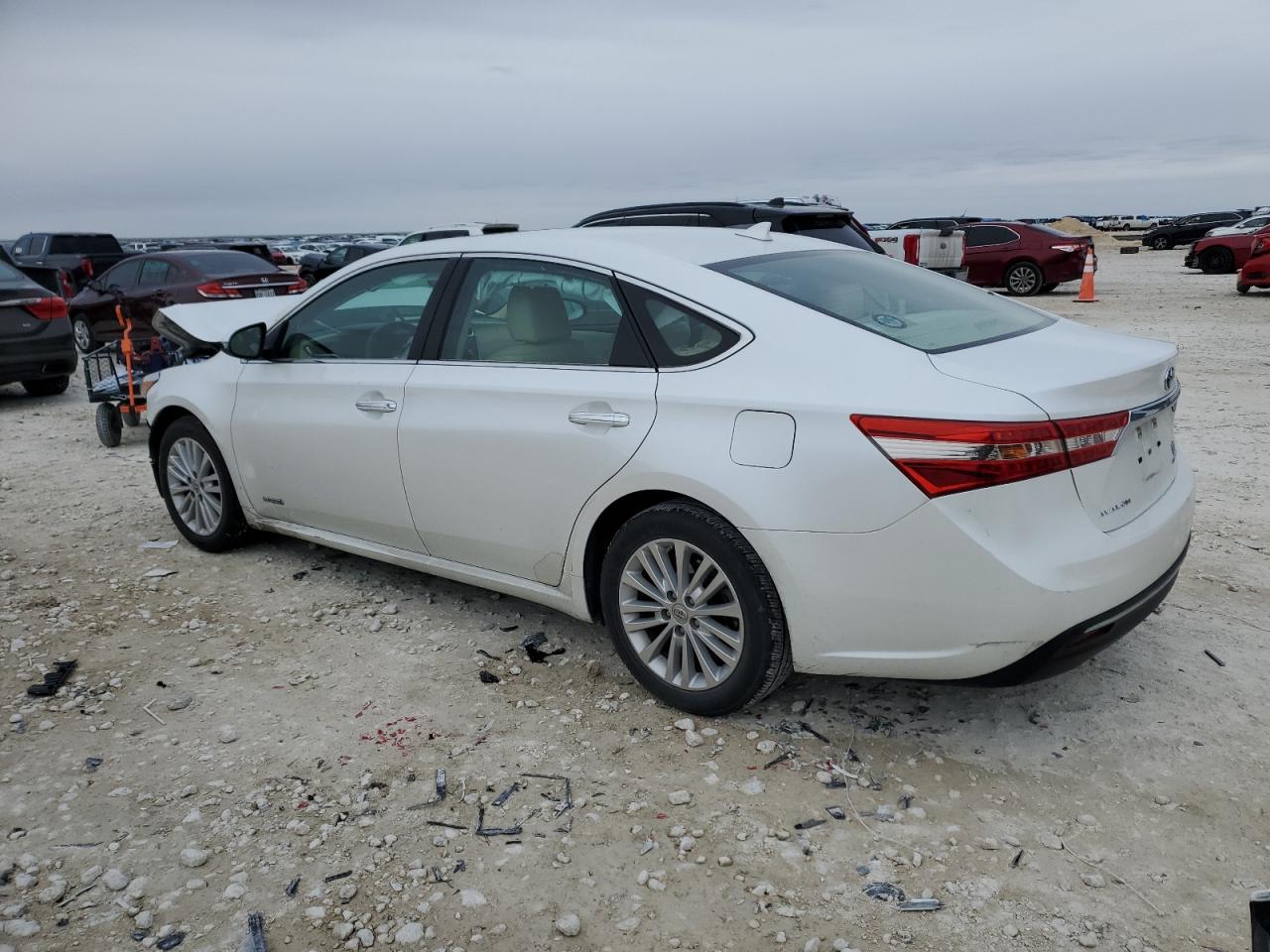 2014 Toyota Avalon - Image 2