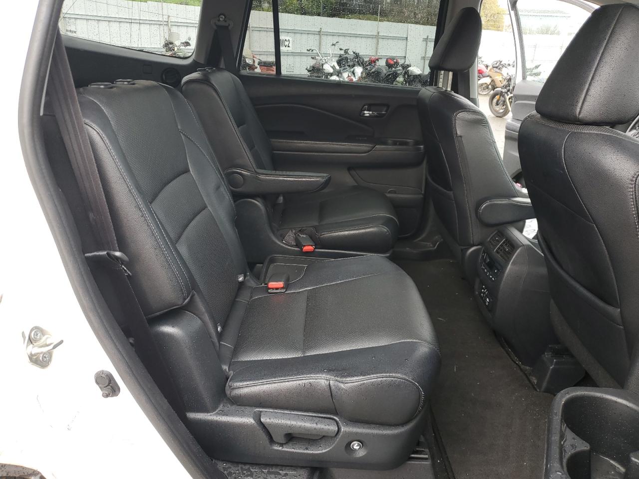 2016 Honda Pilot - Image 11