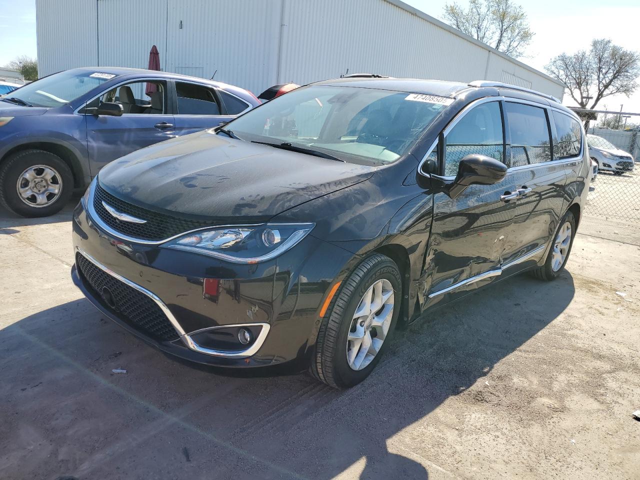 2017 Chrysler Pacifica - Image 1