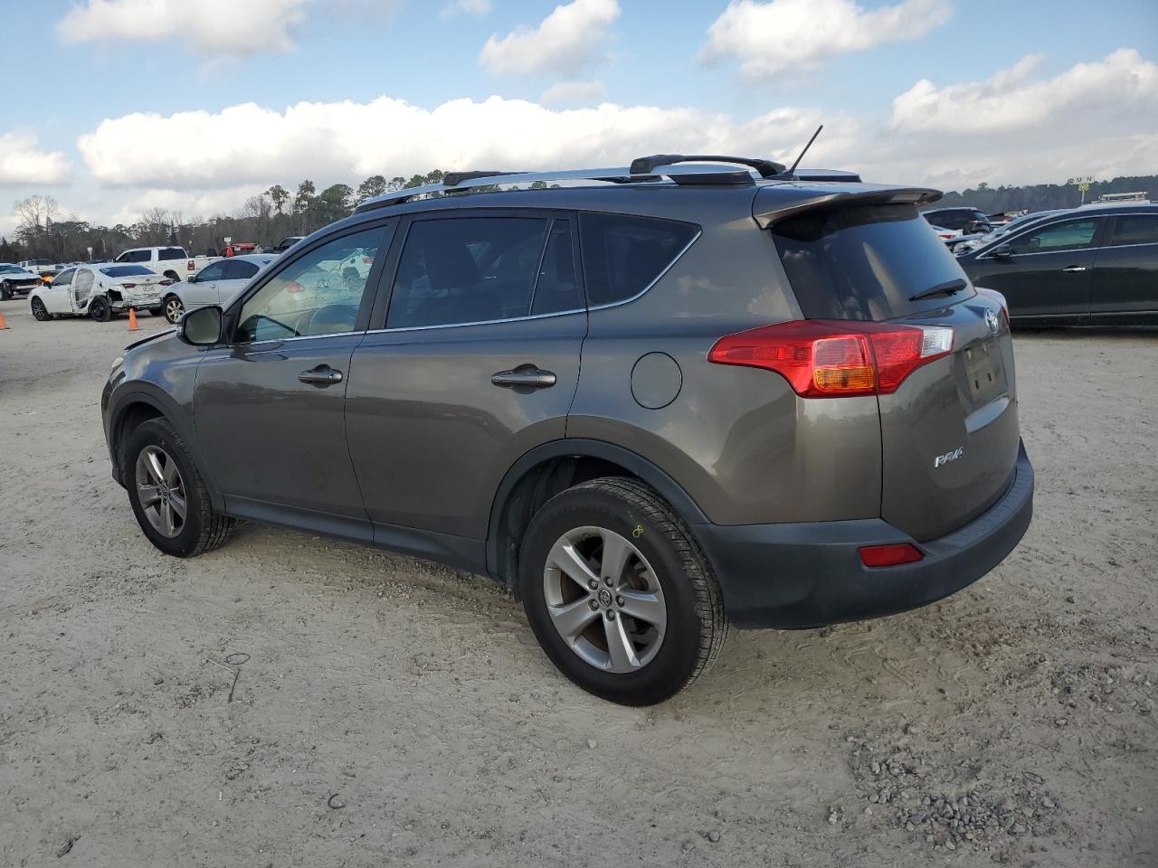 2015 Toyota RAV 4 - Image 2