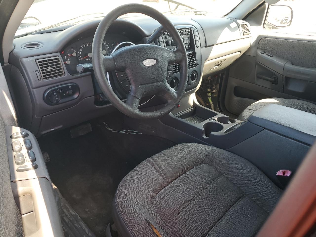 2005 Ford Explorer - Image 8