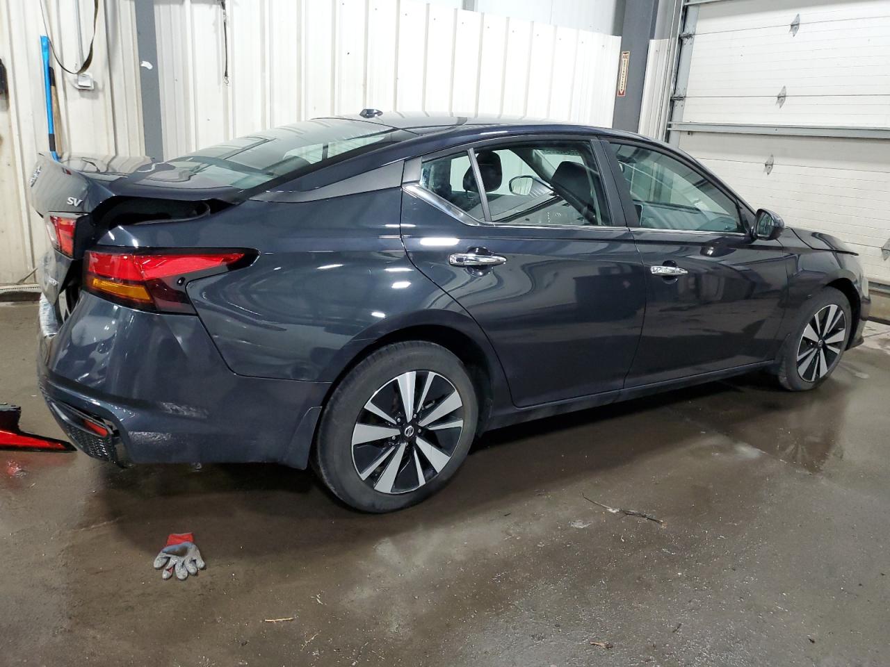 2021 Nissan Altima - Image 3