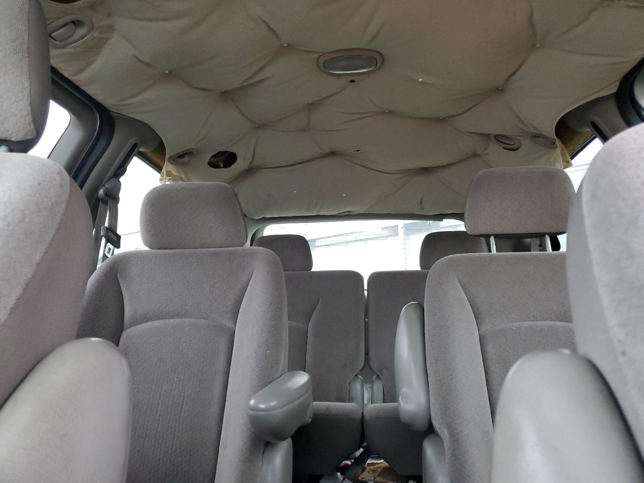 2003 Dodge Caravan - Image 10