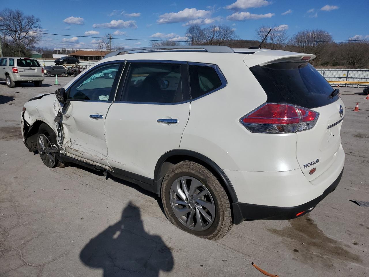 2015 Nissan Rogue - Image 2