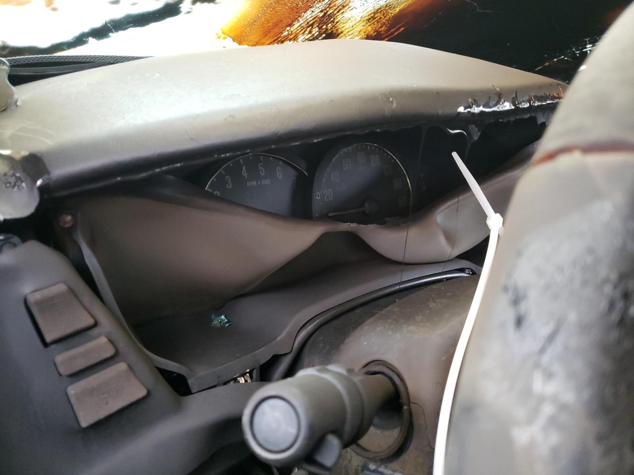 2004 Cadillac XLR - Image 9