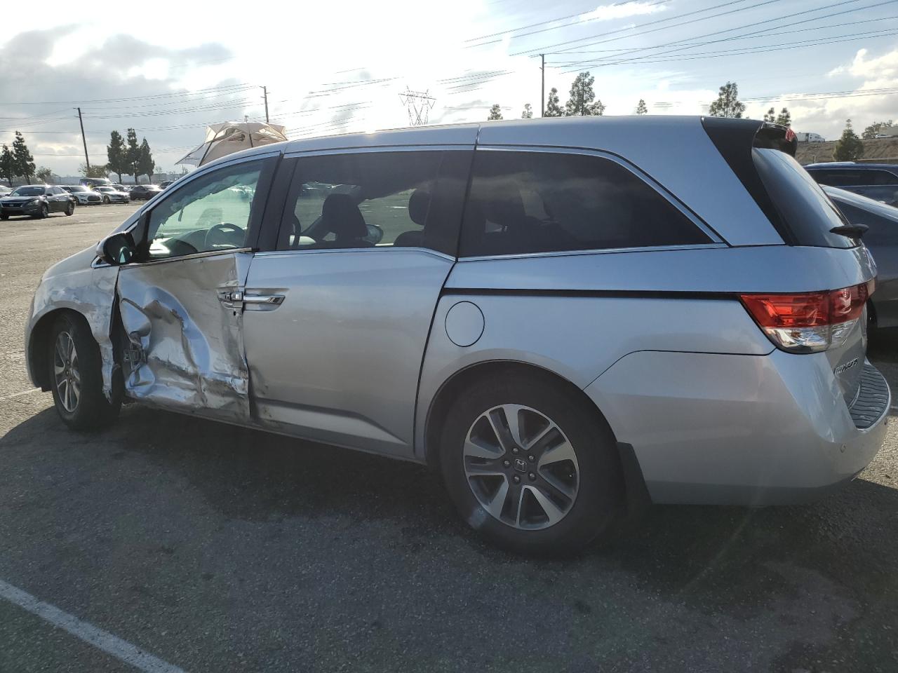 2015 Honda Odyssey - Image 2
