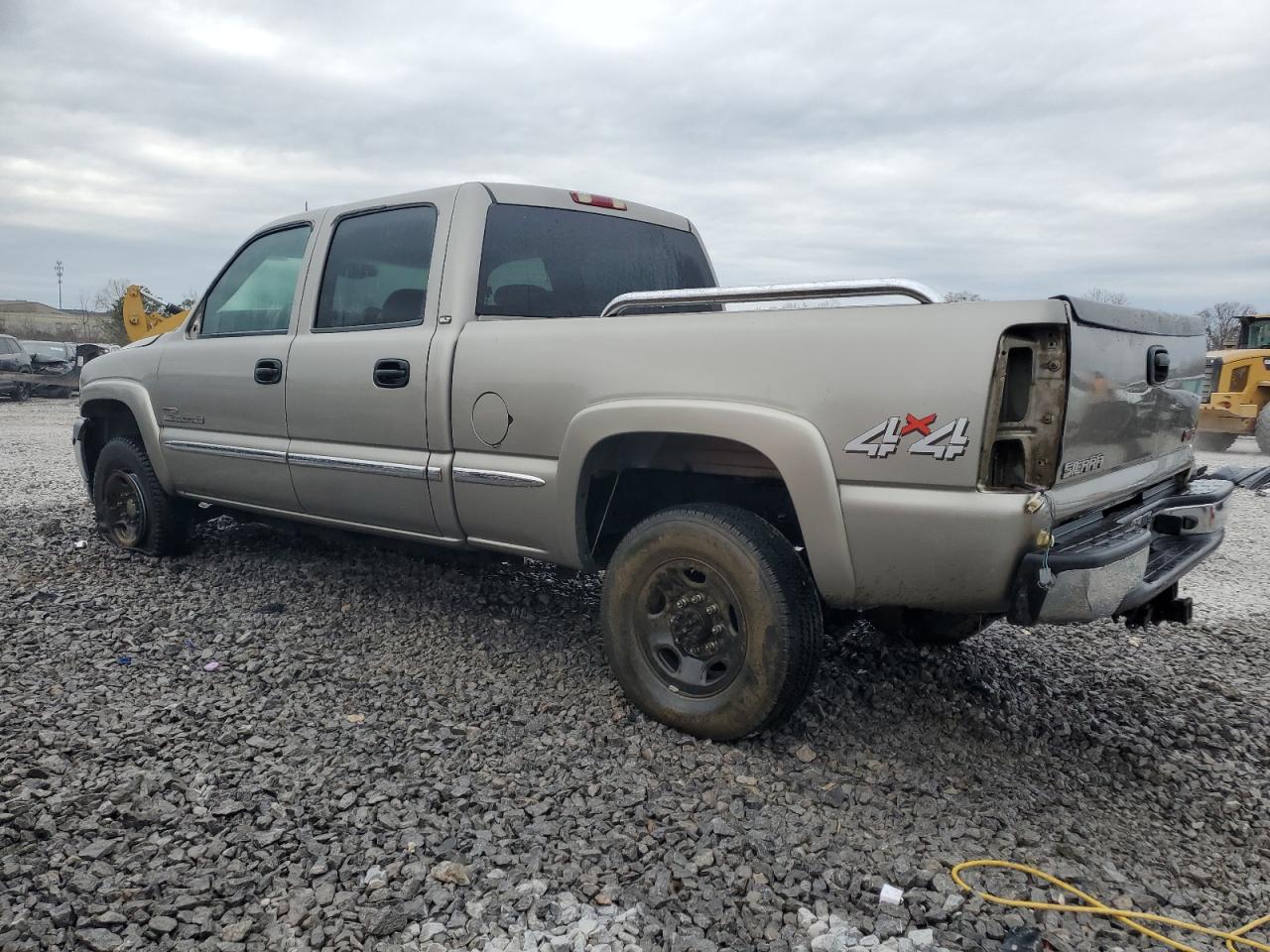 2002 GMC Sierra - Image 2