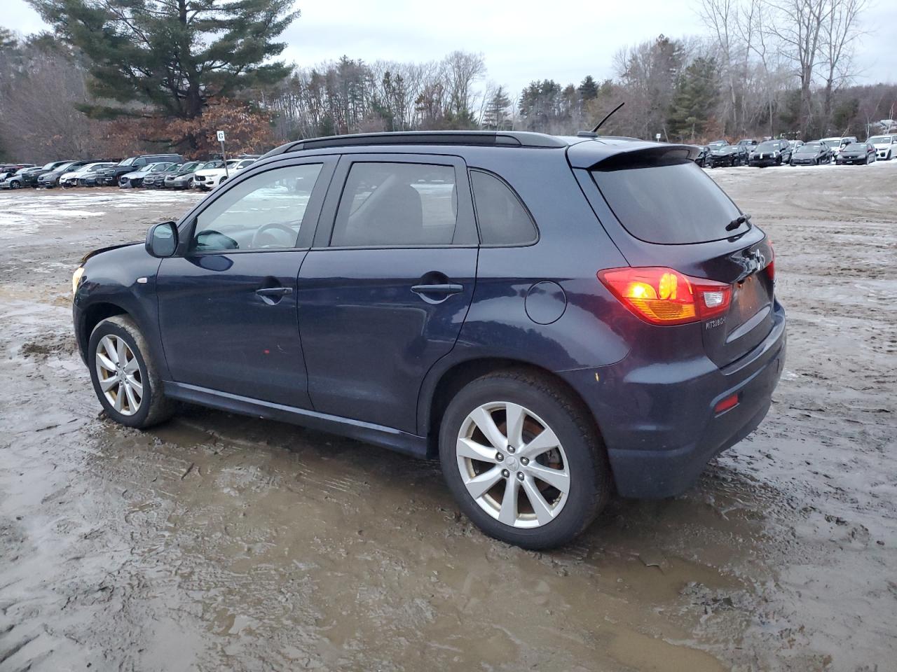 2012 Mitsubishi Outlander - Image 2