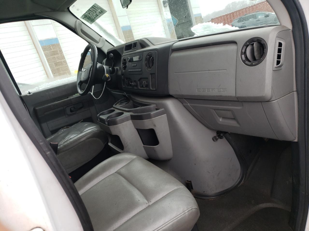 2009 Ford Econoline - Image 8