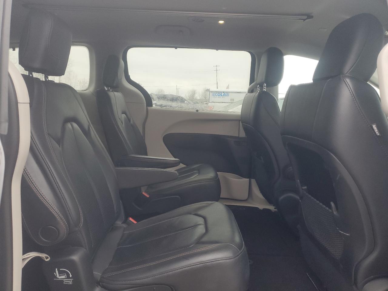 2019 Chrysler Pacifica - Image 11