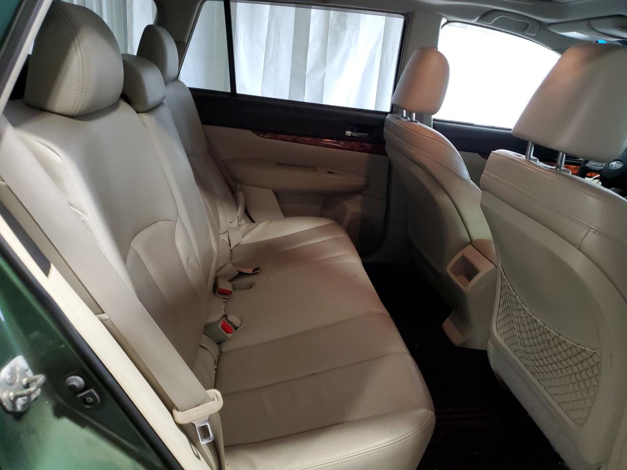 2011 Subaru Outback - Image 11