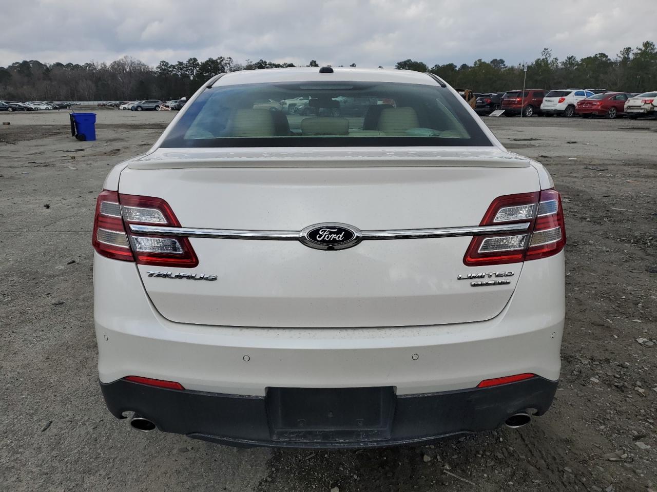 2018 Ford Taurus - Image 6