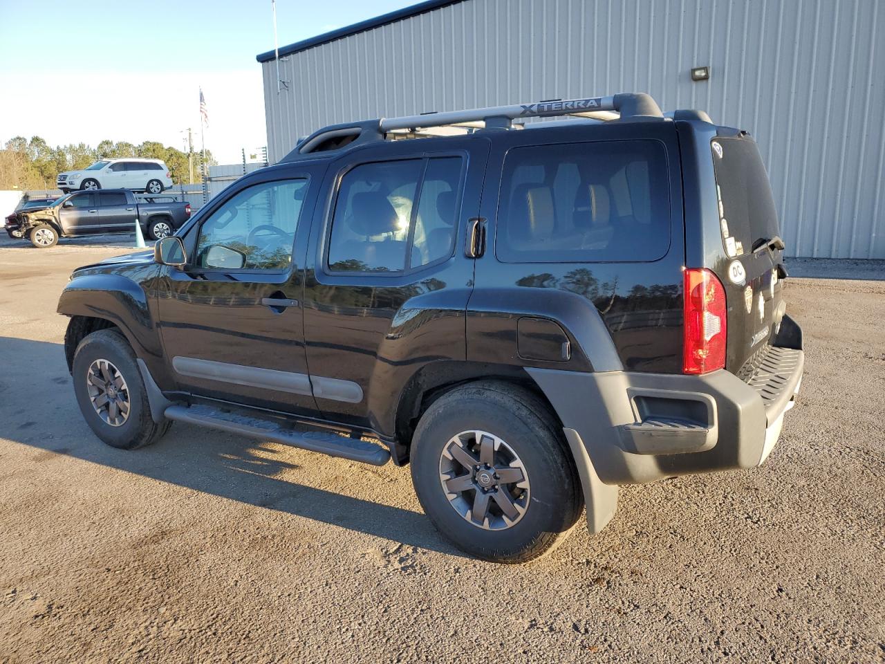2015 Nissan XTerra - Image 2