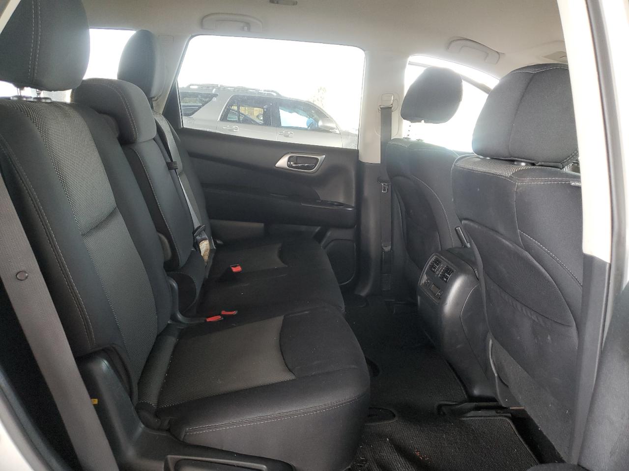 2017 Nissan Pathfinder - Image 11
