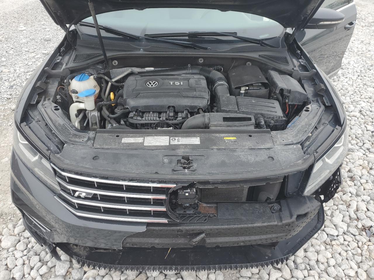 2017 Volkswagen Passat - Image 12
