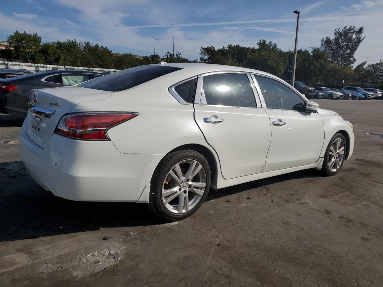 2015 Nissan Altima - Image 3
