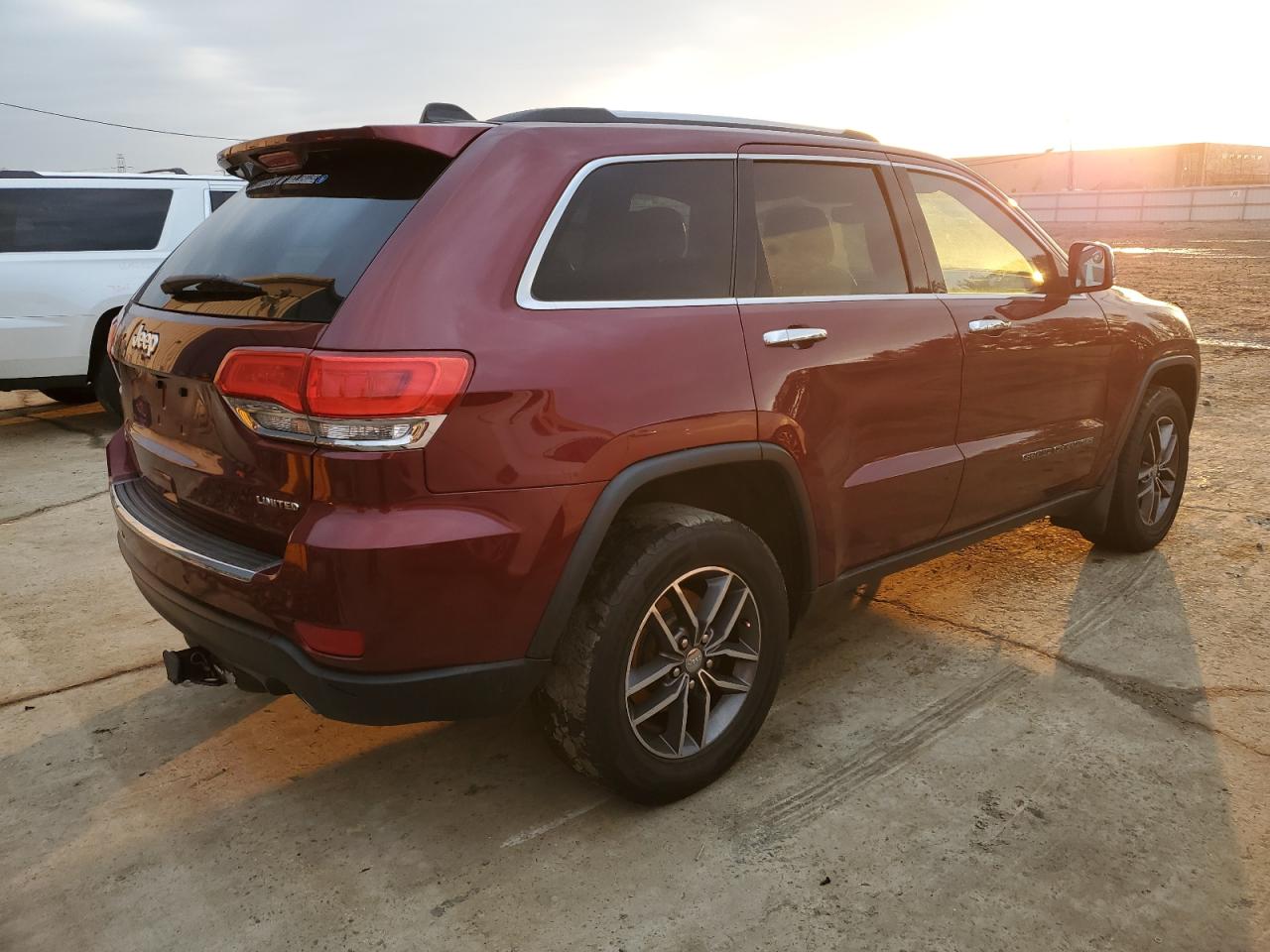 2017 Jeep Grand Cherokee - Image 3