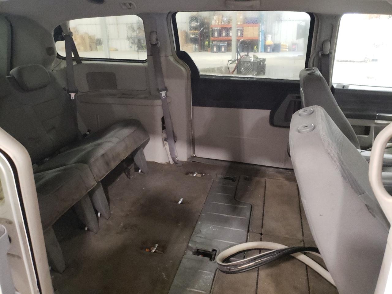 2008 Chrysler Town & Country - Image 11