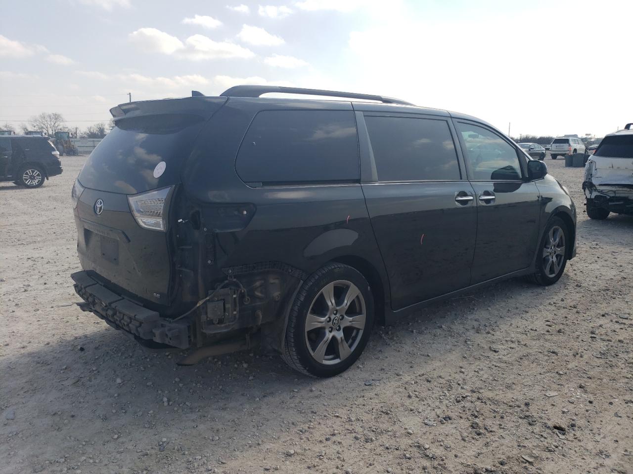 2018 Toyota Sienna - Image 3