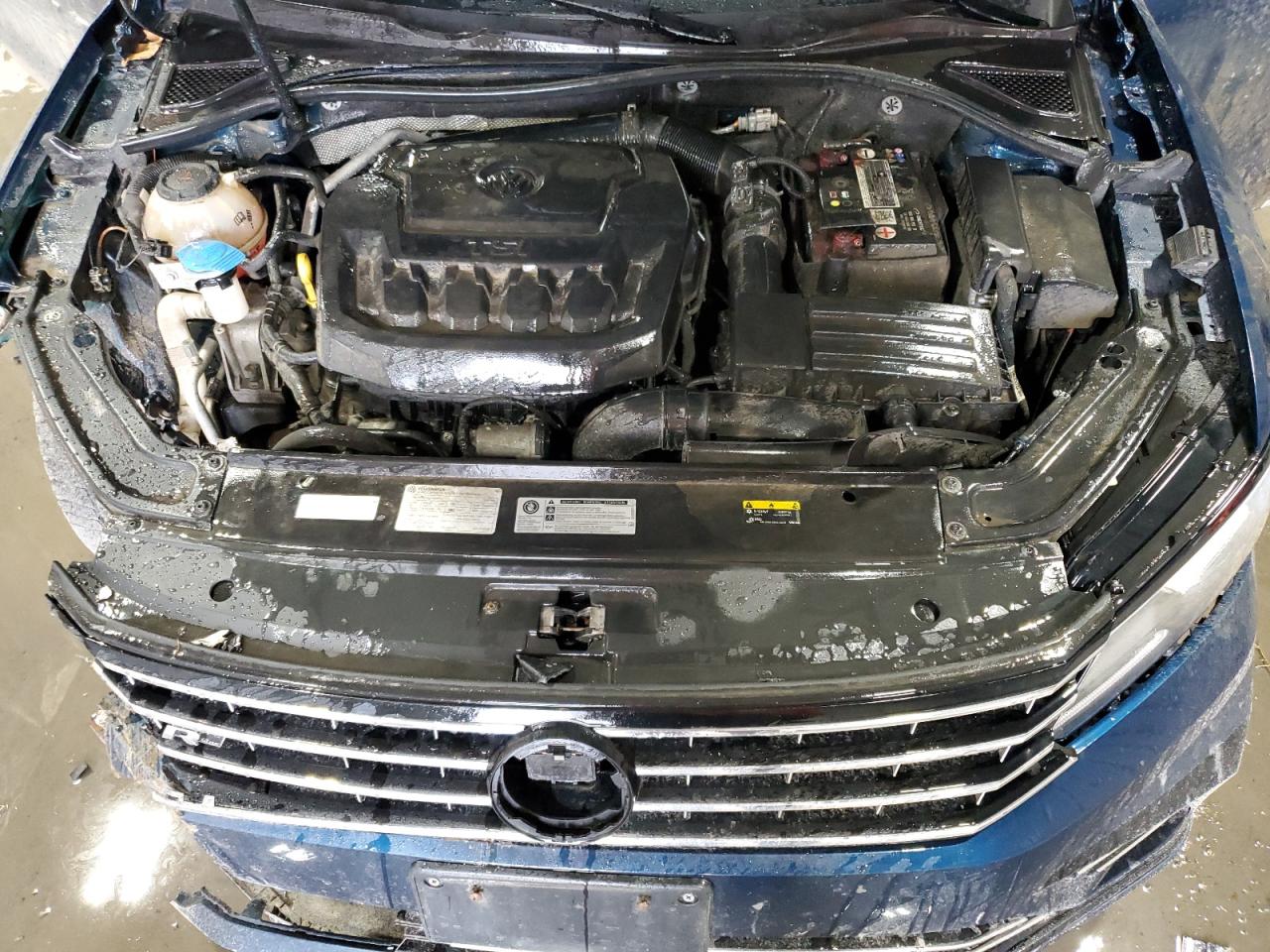 2018 Volkswagen Passat - Image 12