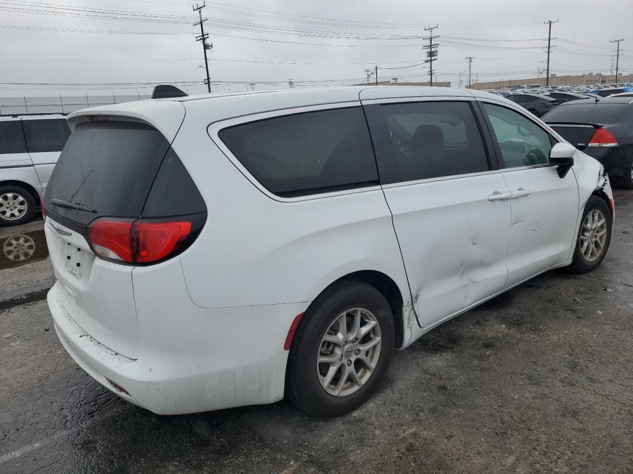 2021 Chrysler Voyager - Image 3