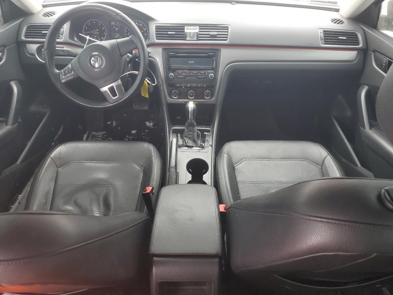 2015 Volkswagen Passat - Image 8