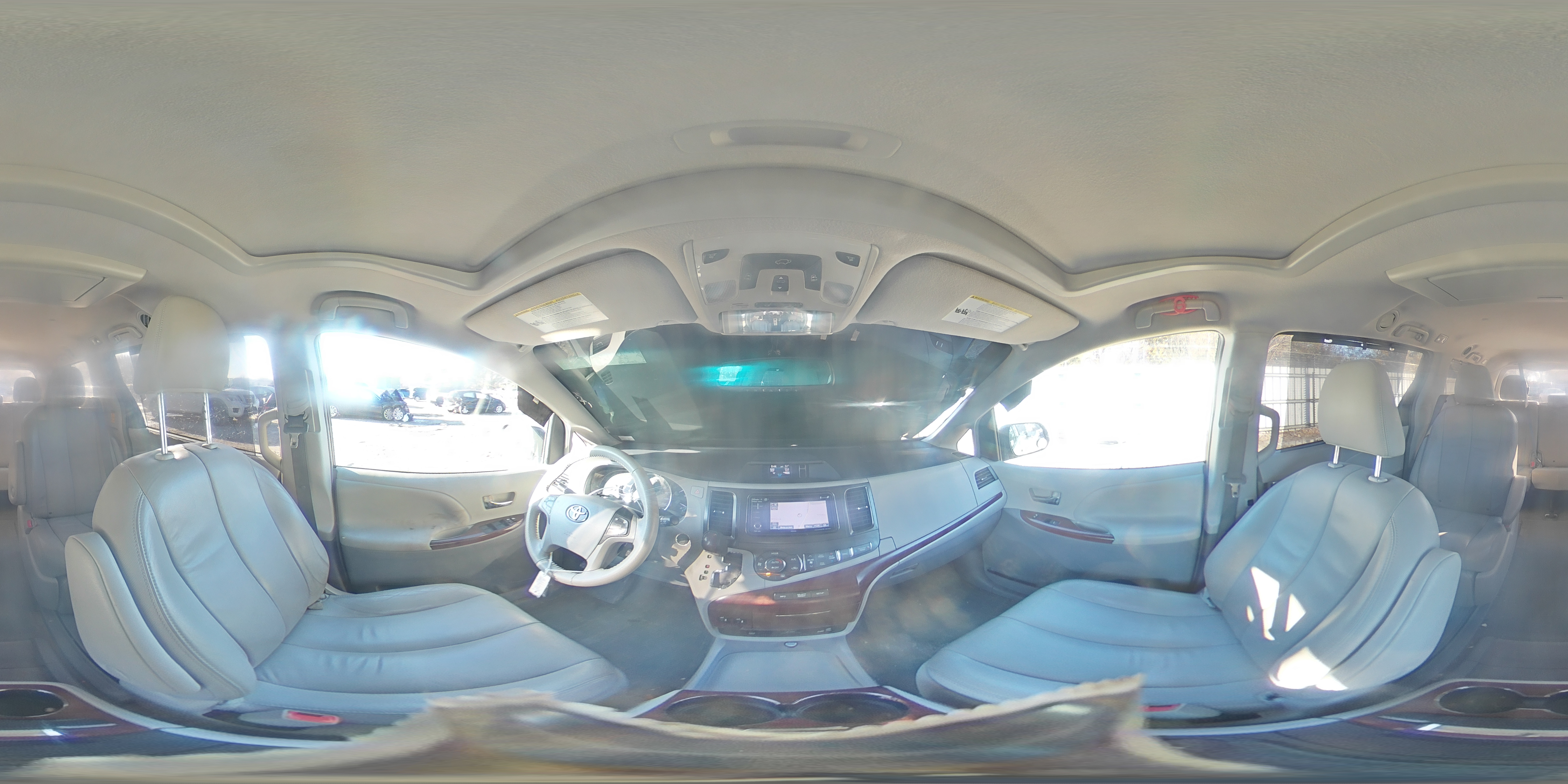 2014 Toyota Sienna - Image 14