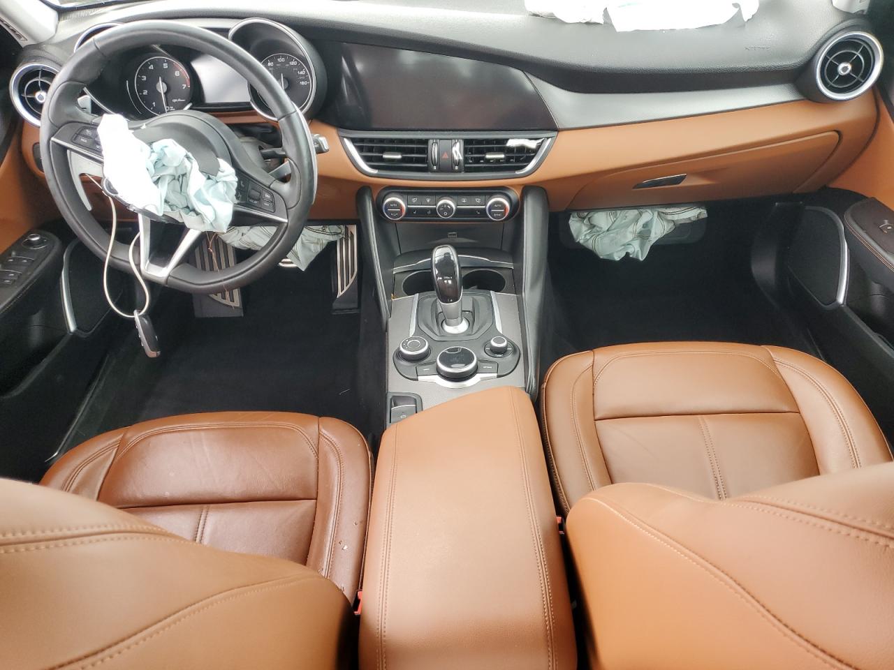2017 Alfa Romeo Giulia - Image 8
