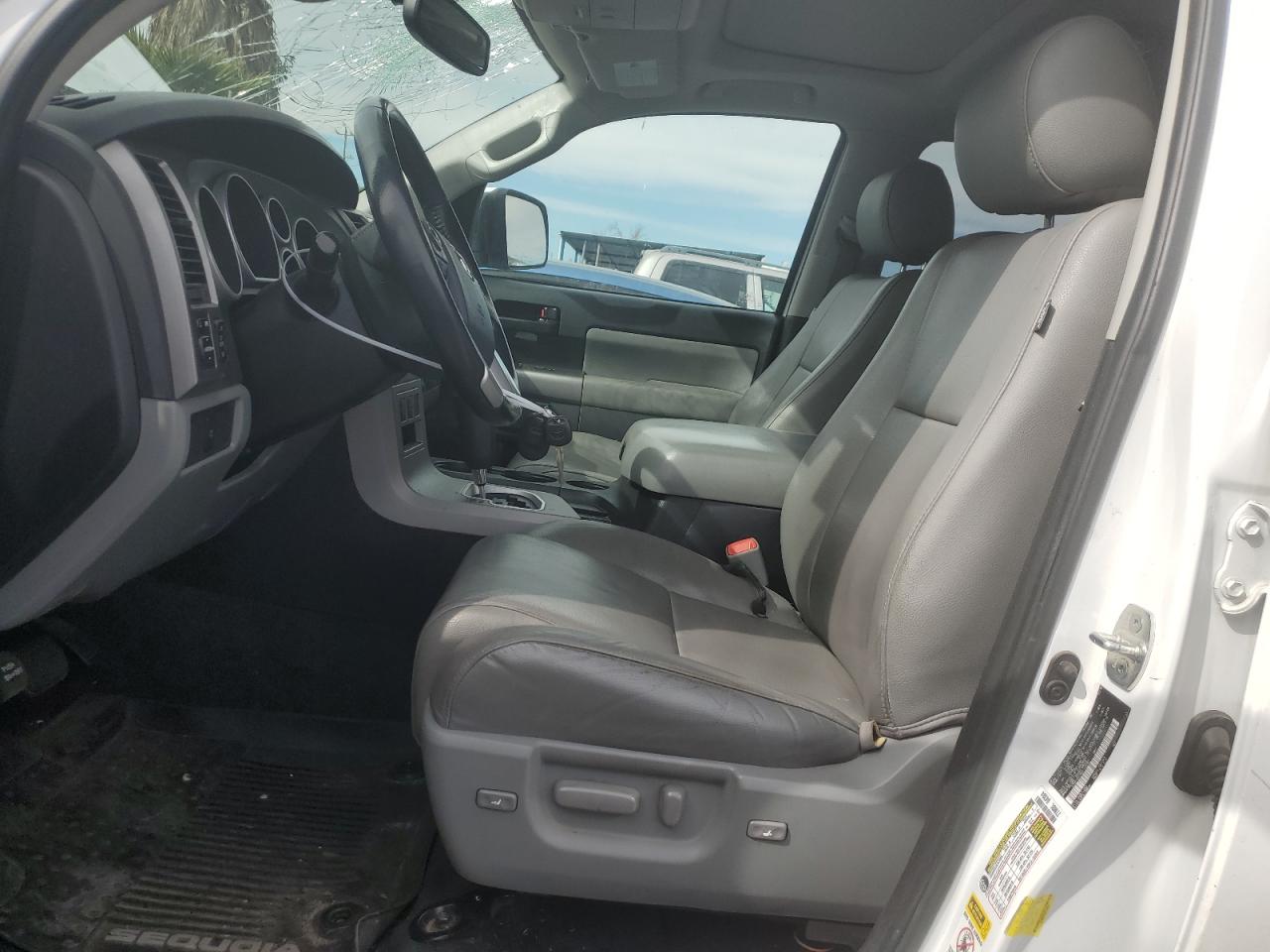 2017 Toyota Sequoia - Image 7