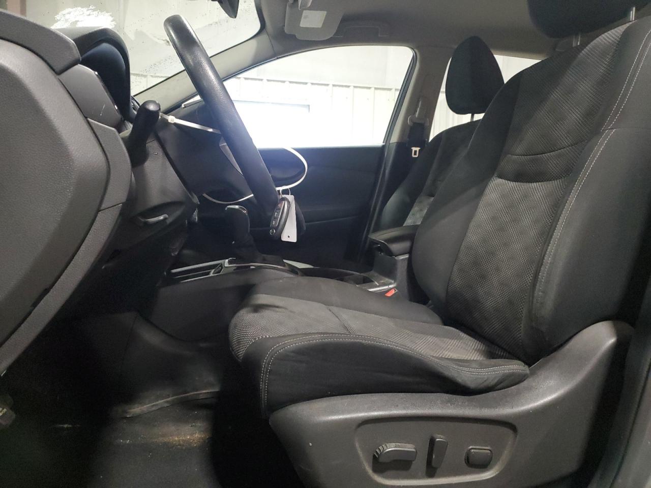 2017 Nissan Rogue - Image 7