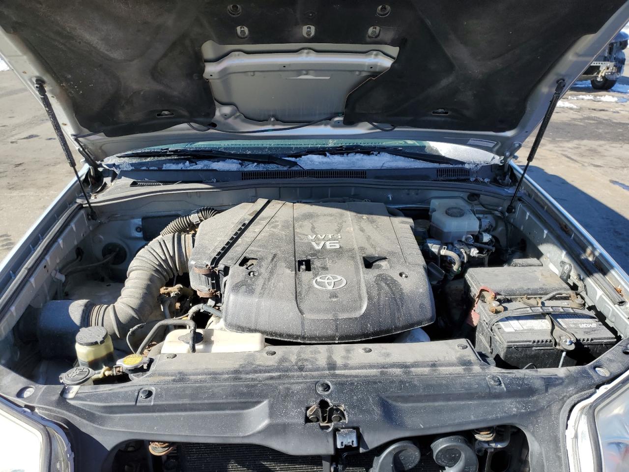2004 Toyota 4Runner - Image 12