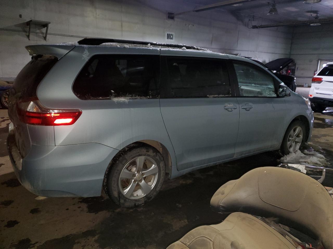 2015 Toyota Sienna - Image 3