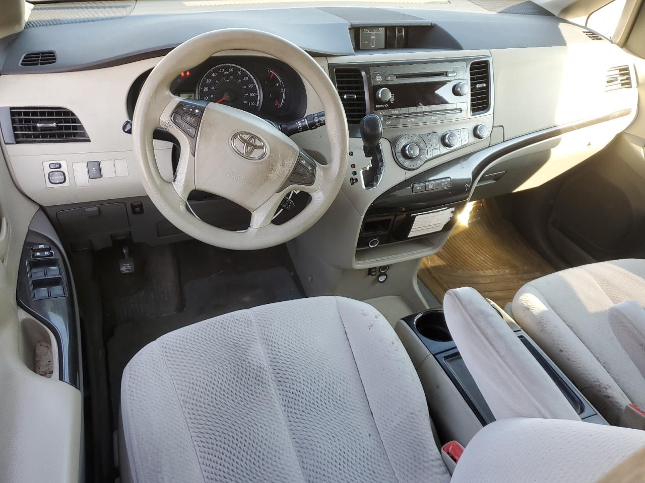2012 Toyota Sienna - Image 8