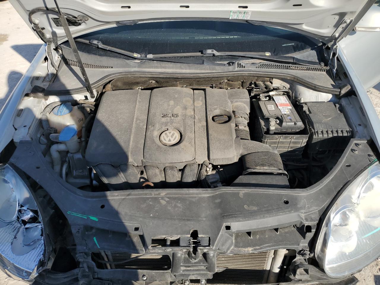 2010 Volkswagen Jetta - Image 11