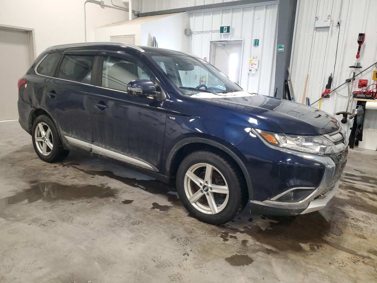 2017 Mitsubishi Outlander - Image 4
