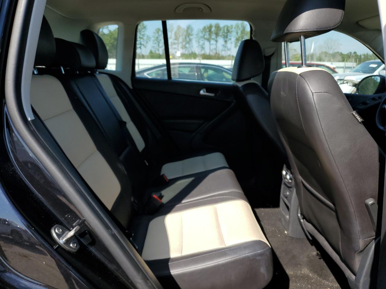2016 Volkswagen Tiguan - Image 11