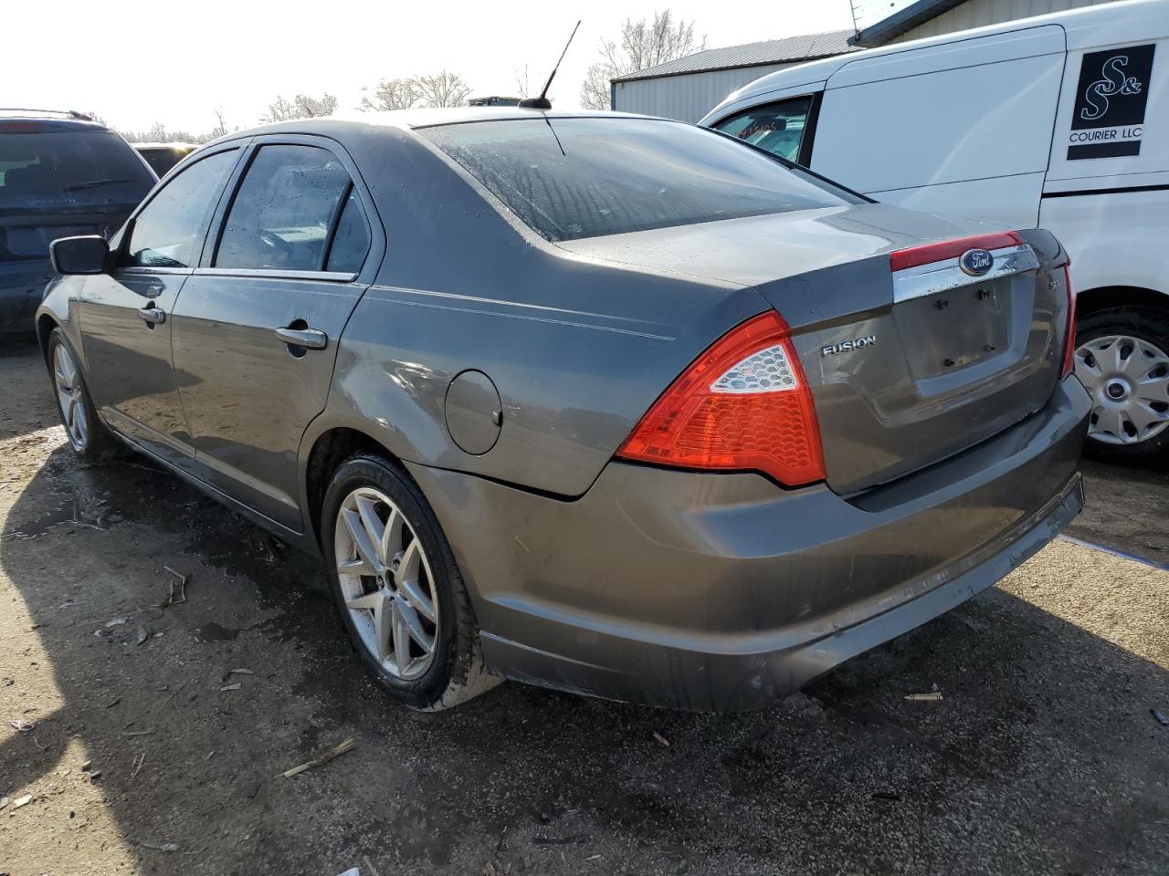 2010 Ford Fusion - Image 2