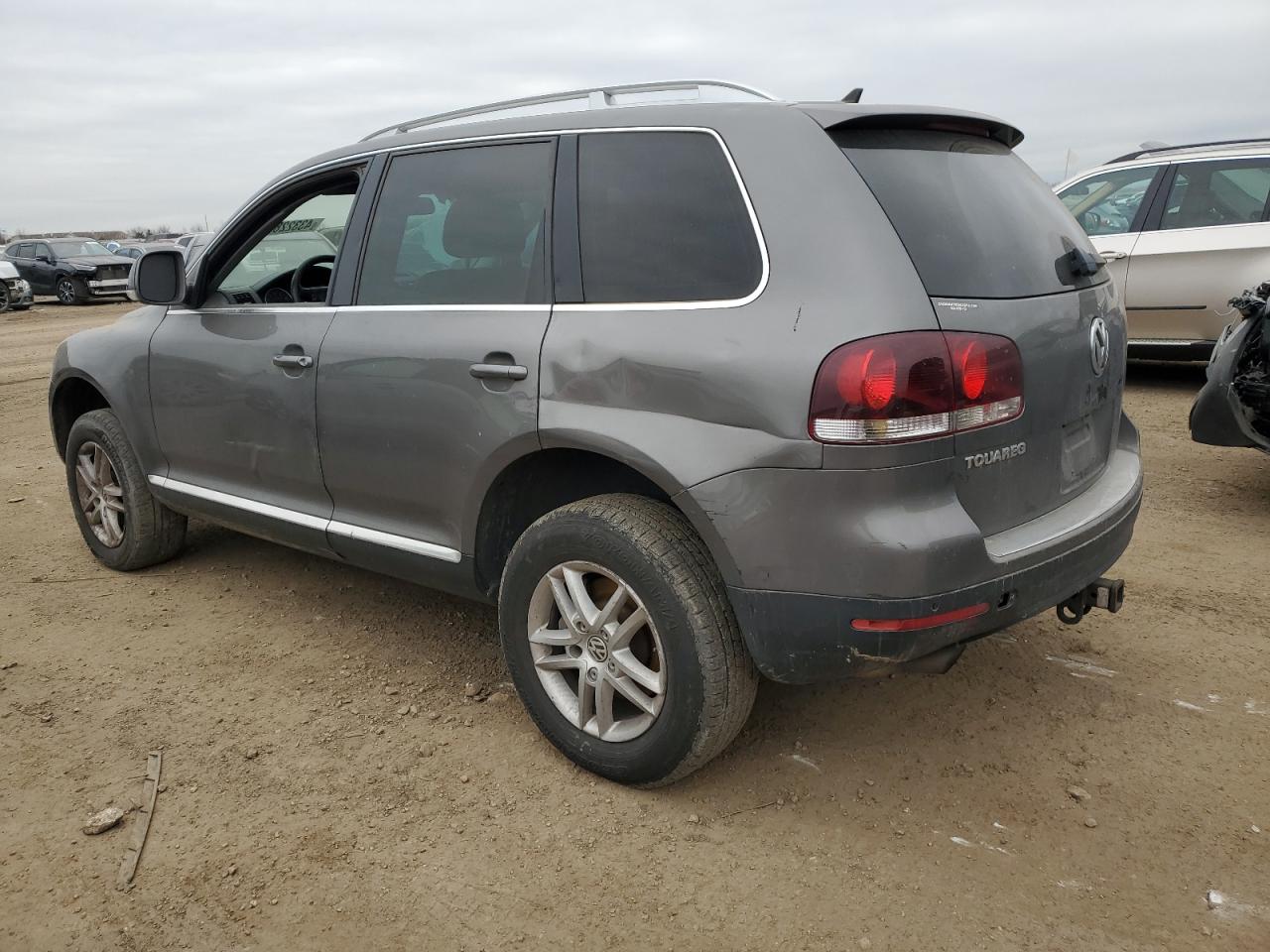 2008 Volkswagen Touareg - Image 2