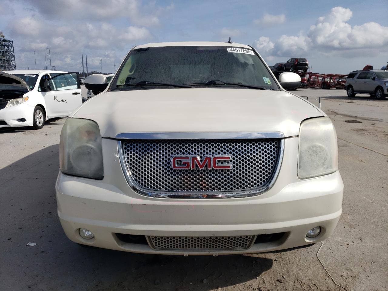 2012 GMC Yukon - Image 5