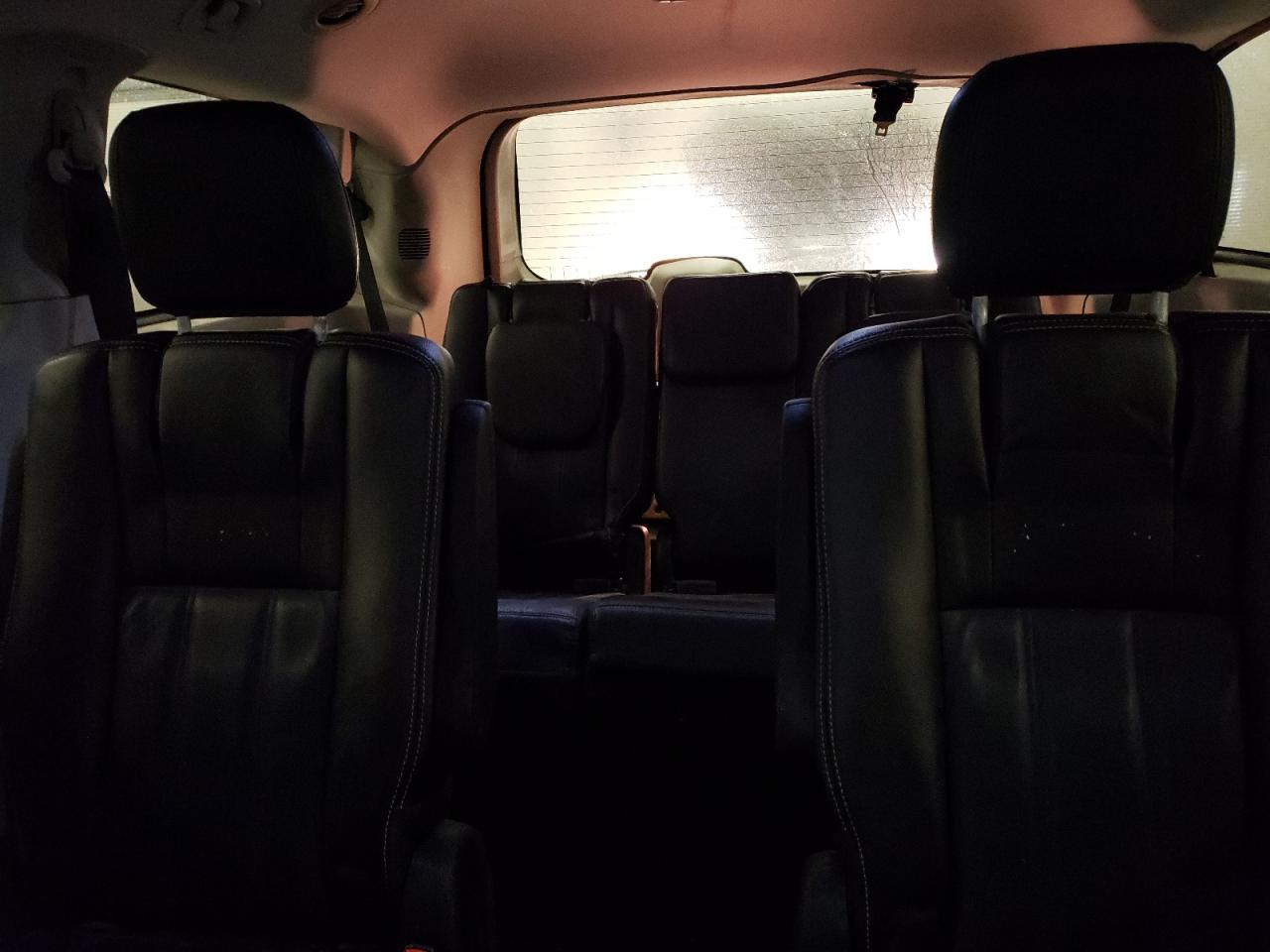 2014 Chrysler Town & Country - Image 10