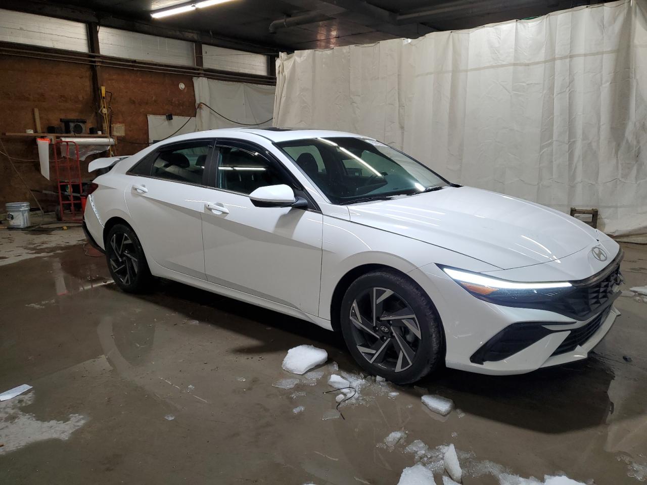 2024 Hyundai Elantra - Image 4