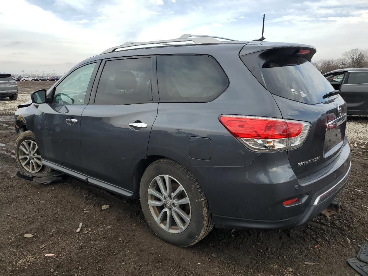 2013 Nissan Pathfinder - Image 2
