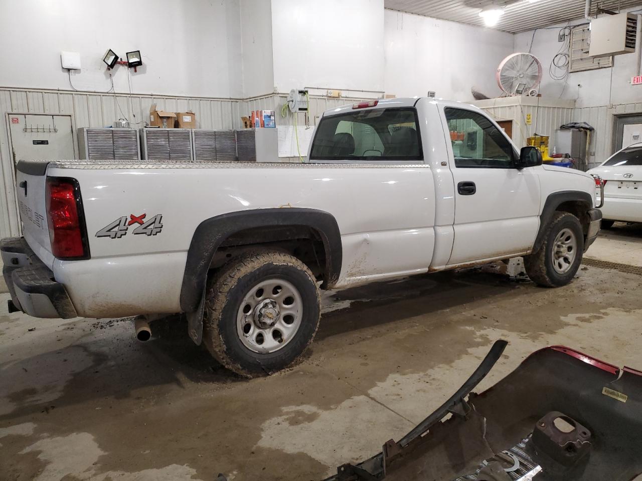 2005 Chevrolet Silverado - Image 3
