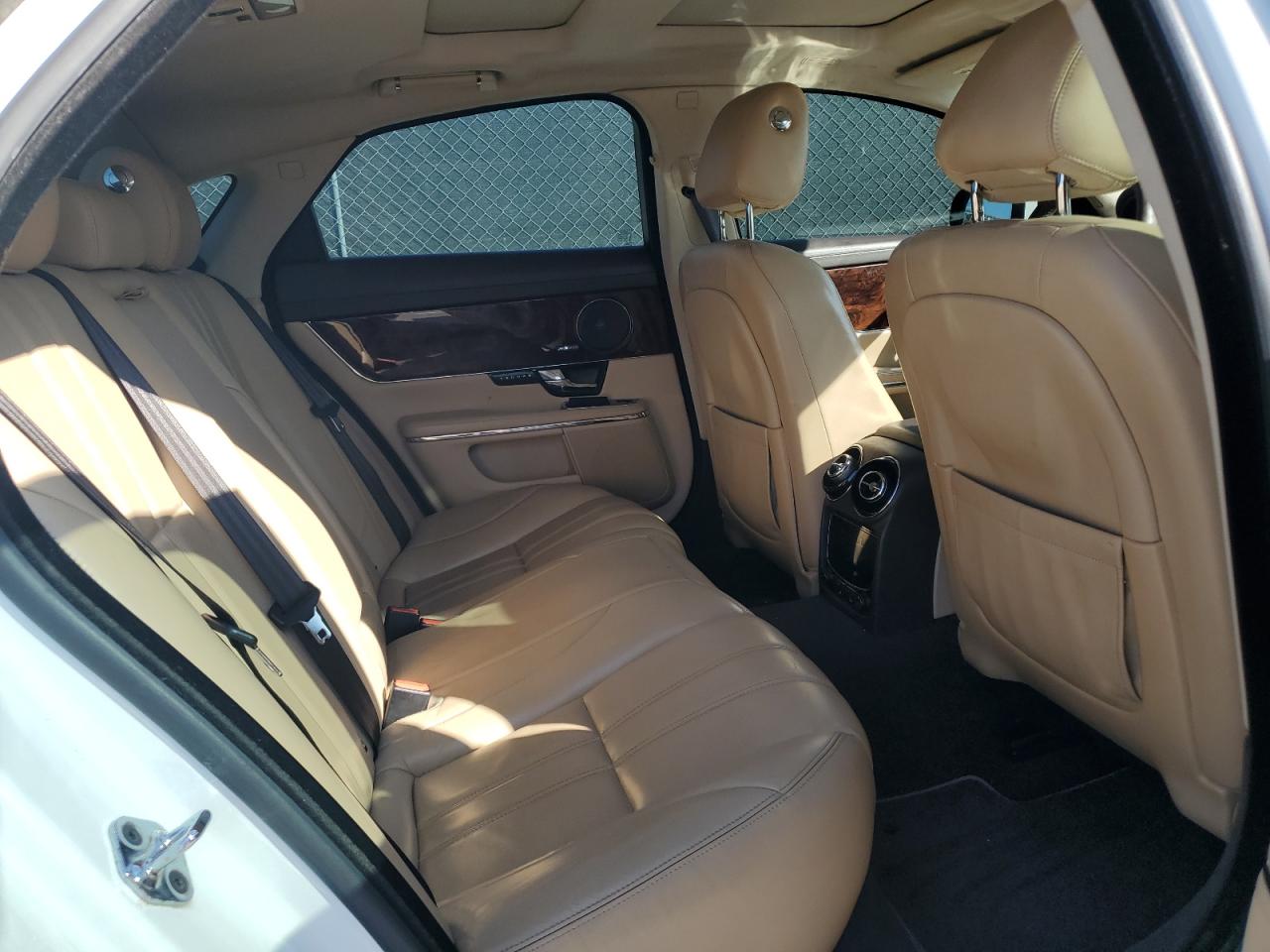 2013 Jaguar XJ - Image 10